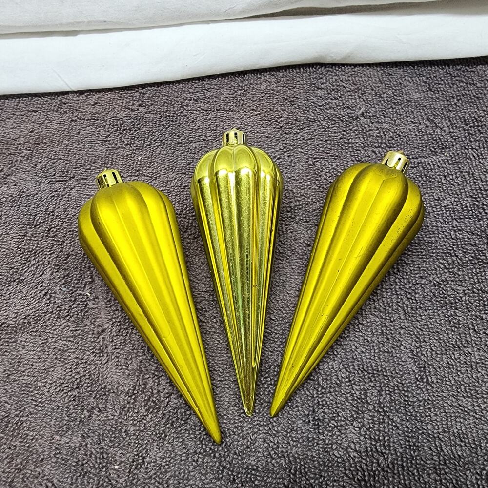 3 vintage plastic teardrop gold Christmas Ornaments b34